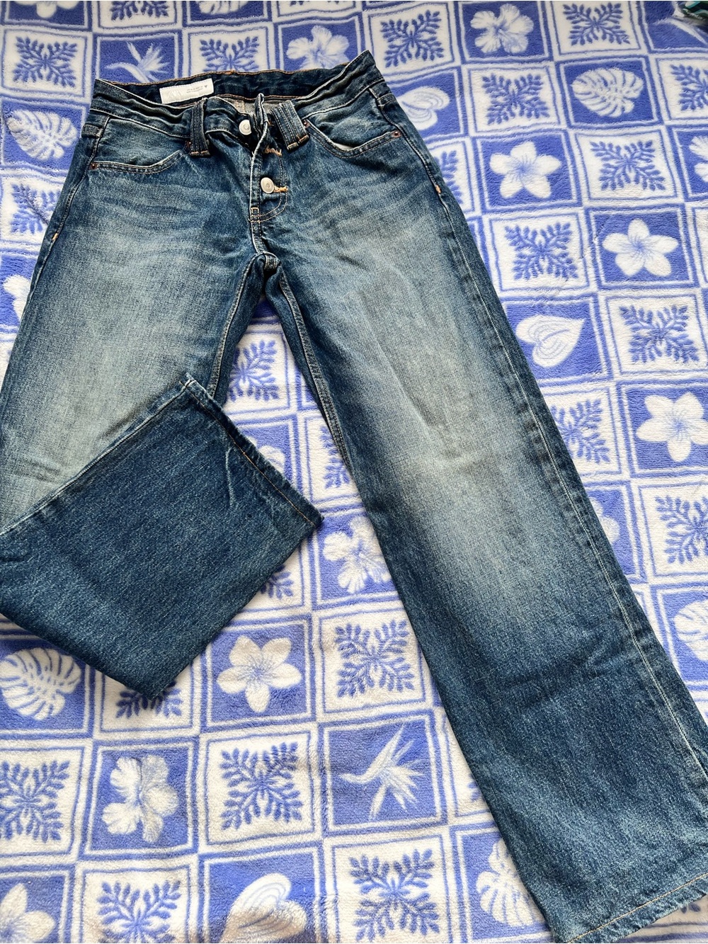 Zaful Women's Boyfriend Jeans in Distressed Blue. Size 0. Inseam 28